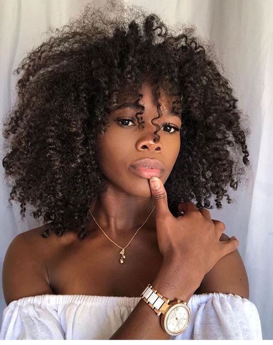 16 meilleurs shampooings pour cheveux naturels bouclés